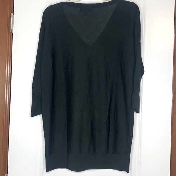 Mossimo Back Lightweight pull over V-neck cuff 3/4 sleeve size: Medium - Picture 2 of 5